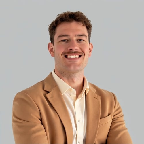 Headshot of Sterling Smith, a wealth advisor at Chase