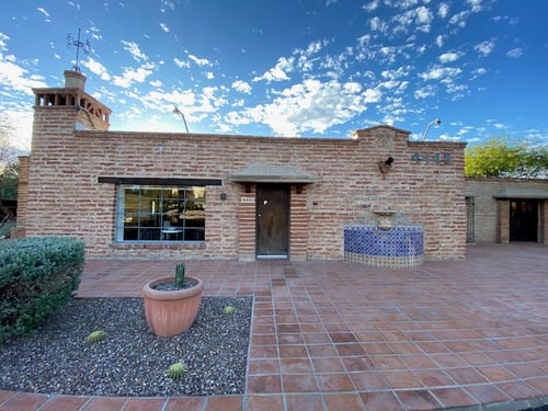 Front entrance of Alliance Bank of Arizona Tucson Campbell Branch