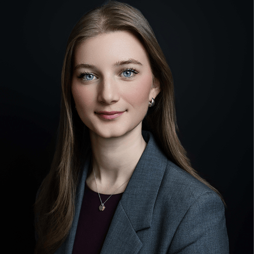 Sophie Hill headshot