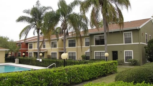 Building exterior at Pineview Apartments in Clearwater, FL 33755