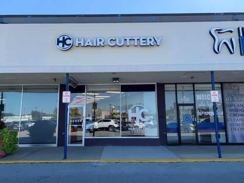Oak Lawn Hair Cuttery store front