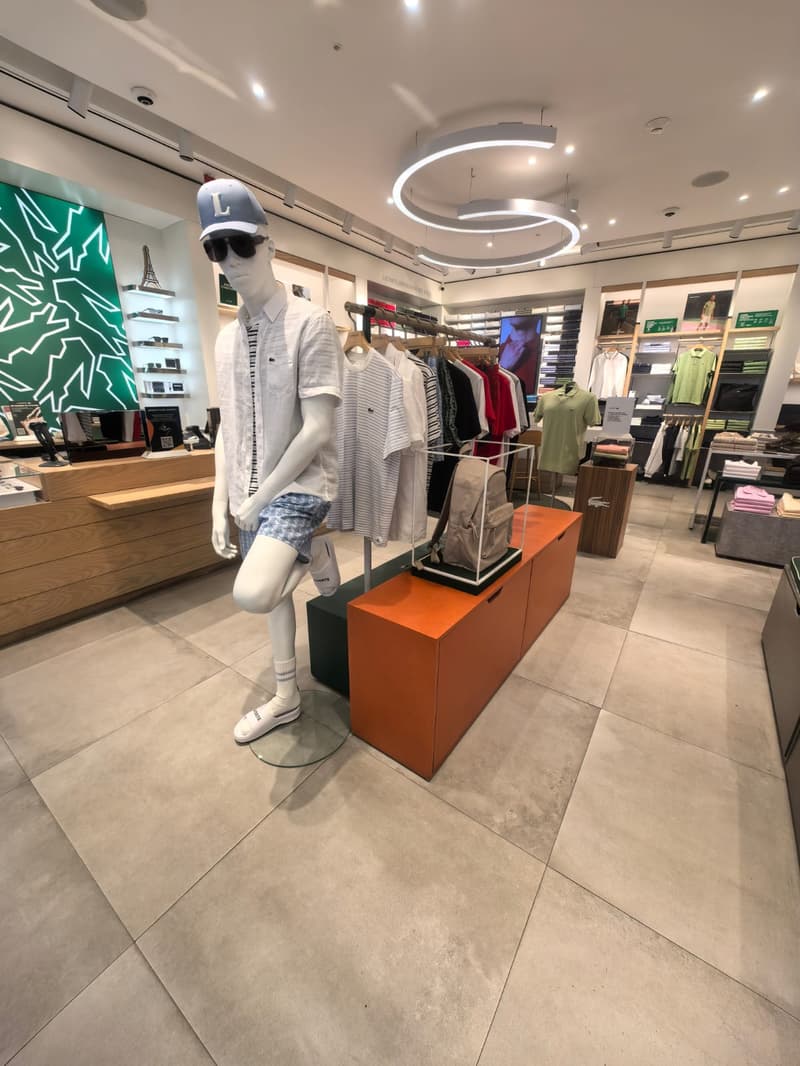 Close Up - Store