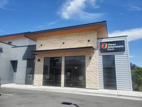 Exterior image of First Interstate Bank in Kennewick, WA
