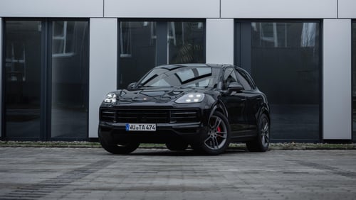 Unsere Porsche Autovermietung in Würzburg bietet folgende Fahrzeuge an: Porsche Cayenne S, Porsche Macan T und bald auch ein Porsche 911 Cabrio