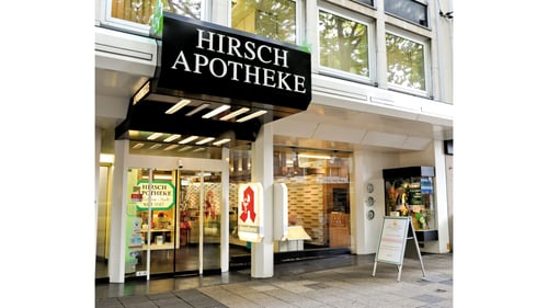 Aussenansicht der Hirsch-Apotheke OHG