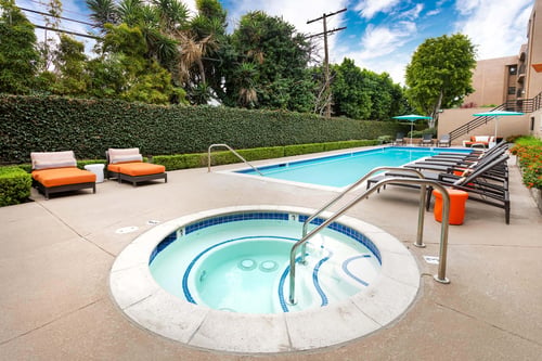 Hot Tub at Burbank Gardens Apartments in Sherman Oaks, CA