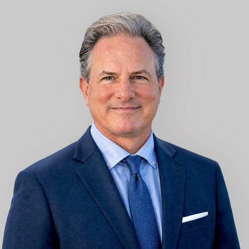 Headshot of Glen Mikolajczak, a wealth advisor at Chase