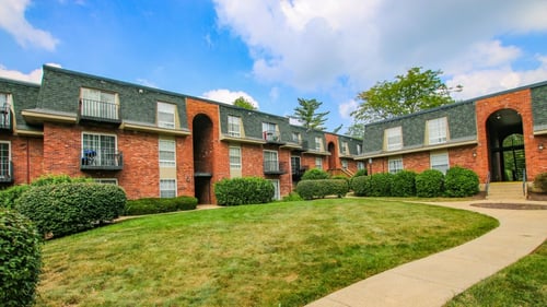 Retreat at Seven Trails Apartments exterior