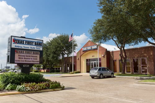 Retail space for lease in Pasadena, Texas, Texas First Bank