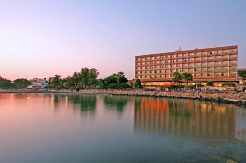 Crowne Plaza Limassol, a business hotel on the beach!