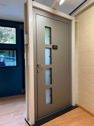 Aluminium Haustüre mit Steinoptik innen