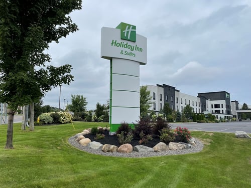 Welcome to Holiday Inn & Suites Syracuse Airport - Liverpool!