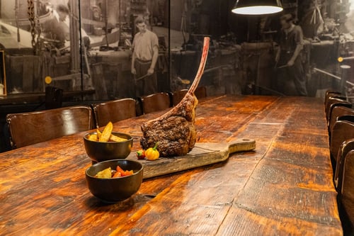 Restaurant im feRUS hotel restaurant in Emmenbrücke – bekannt für Grillgerichte, Steaks und BBQ-Spezialitäten.