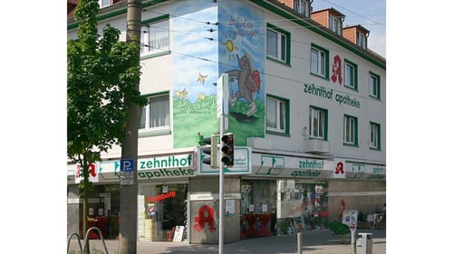 Aussenansicht der Zehnthof-Apotheke