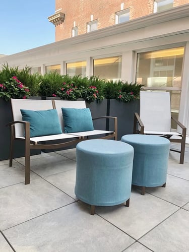 Outdoor patio at The Georgian Apartments in St Louis, MO 63104
