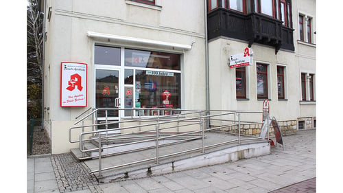 Aussenansicht der Hirsch-Apotheke Heidenau