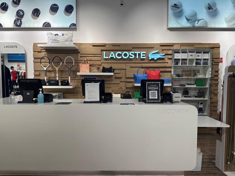 Close Up - Store