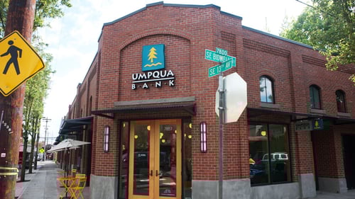 Sellwood Umpqua Bank store exterior