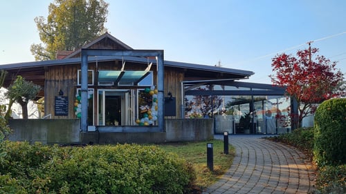 Schilling am Bahnhof, Bahnhofsplatz, Schönbuchbahn, HolzgerlingenBöblingen, Schiling am Bahnhof, ehemals Cafe Schilling, Cafe Schilling Böblingen, Cafe Böblingen, Schilling Böblingen, Böblingen Cafe, Frühstück, Frühstück in meiner Nähe, Frühstück Böblingen, frühstücken, frühstücken in meiner Nähe, frühstücken Böblingen,  Frühstück in meiner Nähe, Mittagstisch, Mittagstisch in meiner Nähe, Mittagstisch Böblingen, Vegetarisch, Glutenfrei, Kuchen, Kaffee, Kaffee und Kuchen, Eis, Abendessen, Abendessen in meiner Nähe, Abendessen Böblingen, Restaurant, Restaurant in meiner Nähe, Restaurant Böblingen, Bar in meiner Nähe, Bar Böblingen, Take away, Take away Böblingen, Abholung, Lieferservice, Lieferservice Böblingen, delivery, Catering, Events, Breakfast, Breakfast near me, Breakfast Böblingen, Lunch, Lunch Böblingen, Lunch near me, Dinner, Dinner Böblingen, Dinner near me, Restaurant near me, Bar near me, vegetarian, glutenfree, coffee and cake, coffee, Schönbuch Bräu, Bestes Bier in der Nähe, Feierabend, Schönbuch