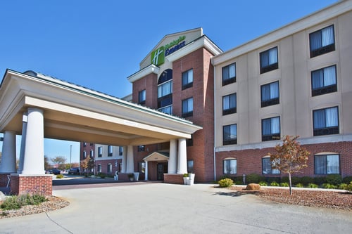 Drive up to complimentary parking, wifi and breakfast w/your stay