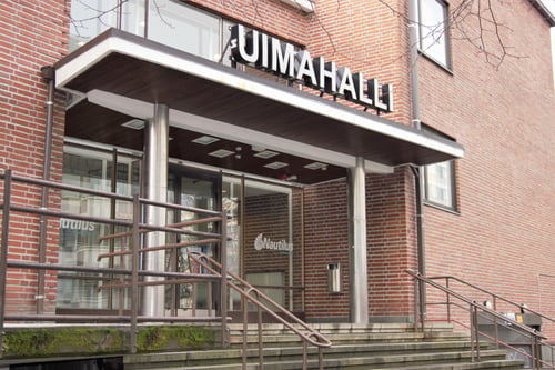 Pyynikin uimahallin sisäänkäynti.