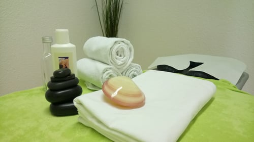 Wellnes, Hot stone -, Lava shell -, Aromaöl -, Relaxemassage