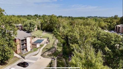 Exterior of Canyon Creek Apartments & Townhomes