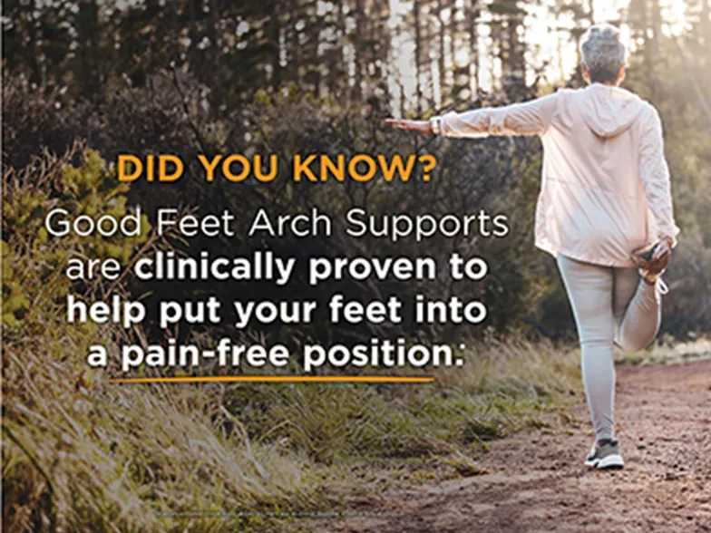 Mujer haciendo estiramientos al aire libre - Llamada de texto de Good Feet Store