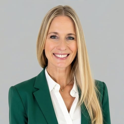 Headshot of Sydney Affholder, a wealth advisor at Chase