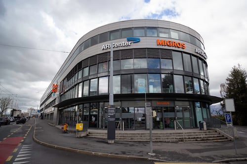 batiment-de-la-pharmacie-sun-store-vernier
