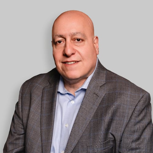 Headshot of Amor Atasi, a wealth advisor at Chase