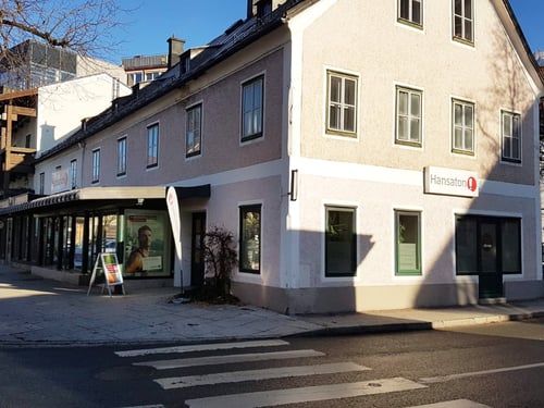 Hansaton Hörkompetenz-Zentrum Bahnhofstraße 8, Saalfelden von rechts kommend