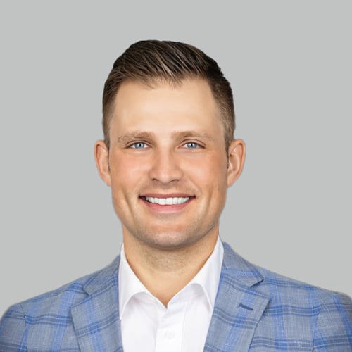 Headshot of Dennis Kalinin, a wealth advisor at Chase