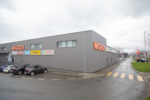 batiment-pharmacie-sun-store-etoy