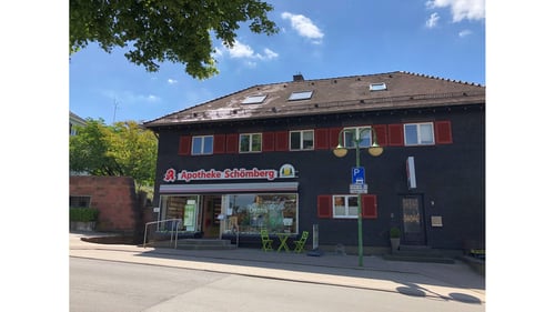 Aussenansicht der Apotheke Schömberg