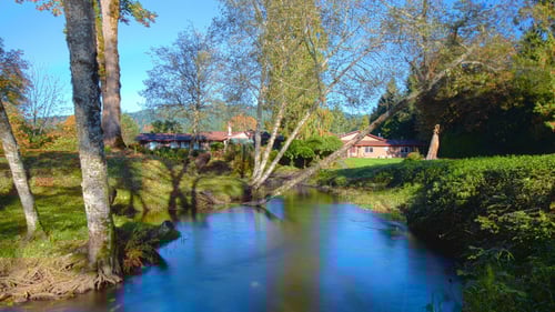 Monte Nido Rain Rock Exterior
