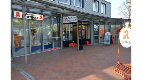 Aussenansicht der Glashütter Apotheke