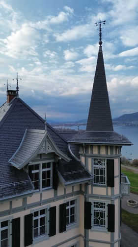 Naturschieferdach am Thunersee.