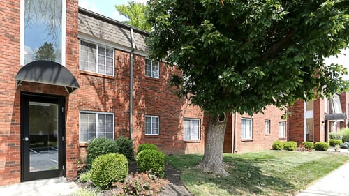 Seasons on Chelsea Apartments exterior