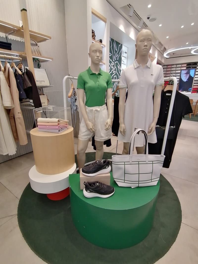Close Up - Store