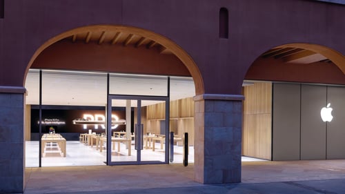 Apple La Encantada storefront