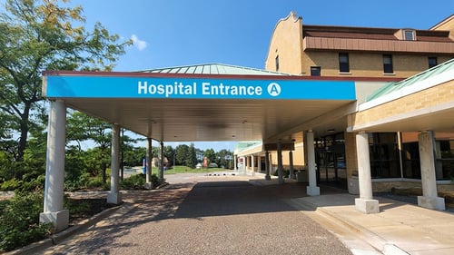 exterior photo of Aspirus Merrill Hospital entrance A
