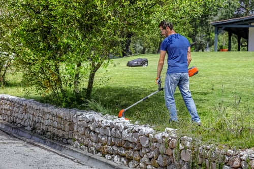 Tondeuse automatique Husqvarna, débroussailleuse à accus