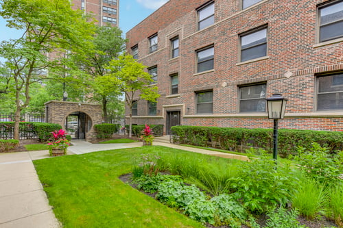 Lush Green Lawn at Scotland Yard Apartments, Chicago, IL, 60613