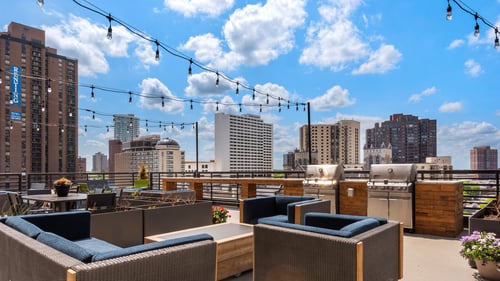 Rooftop Terrace Seating at ELEVATE Apartment Homes, Minneapolis, MN