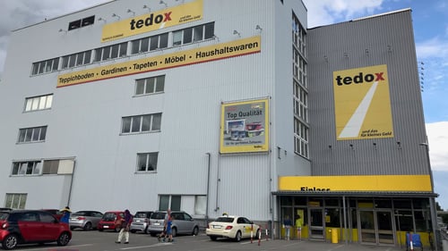 Außenansicht der tedox Filiale in Offenbach