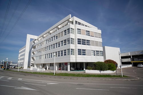 batiment-pharmacie-sun-store-signy-centre