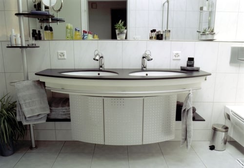 Badezimmermöbel