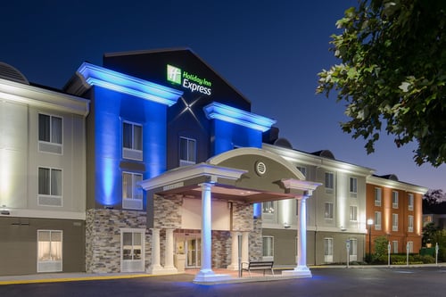 Welcome to the Holiday Inn Express & Suites in Mt. Laurel