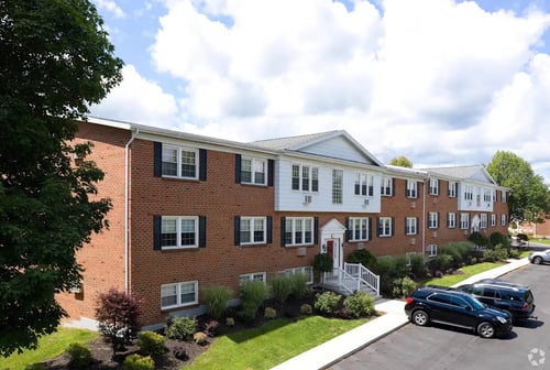 Building Exterior at Kings Gate West Apartments, Camillus 13031